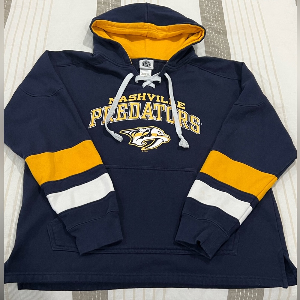 Nashville Predators Lace-up hoodie